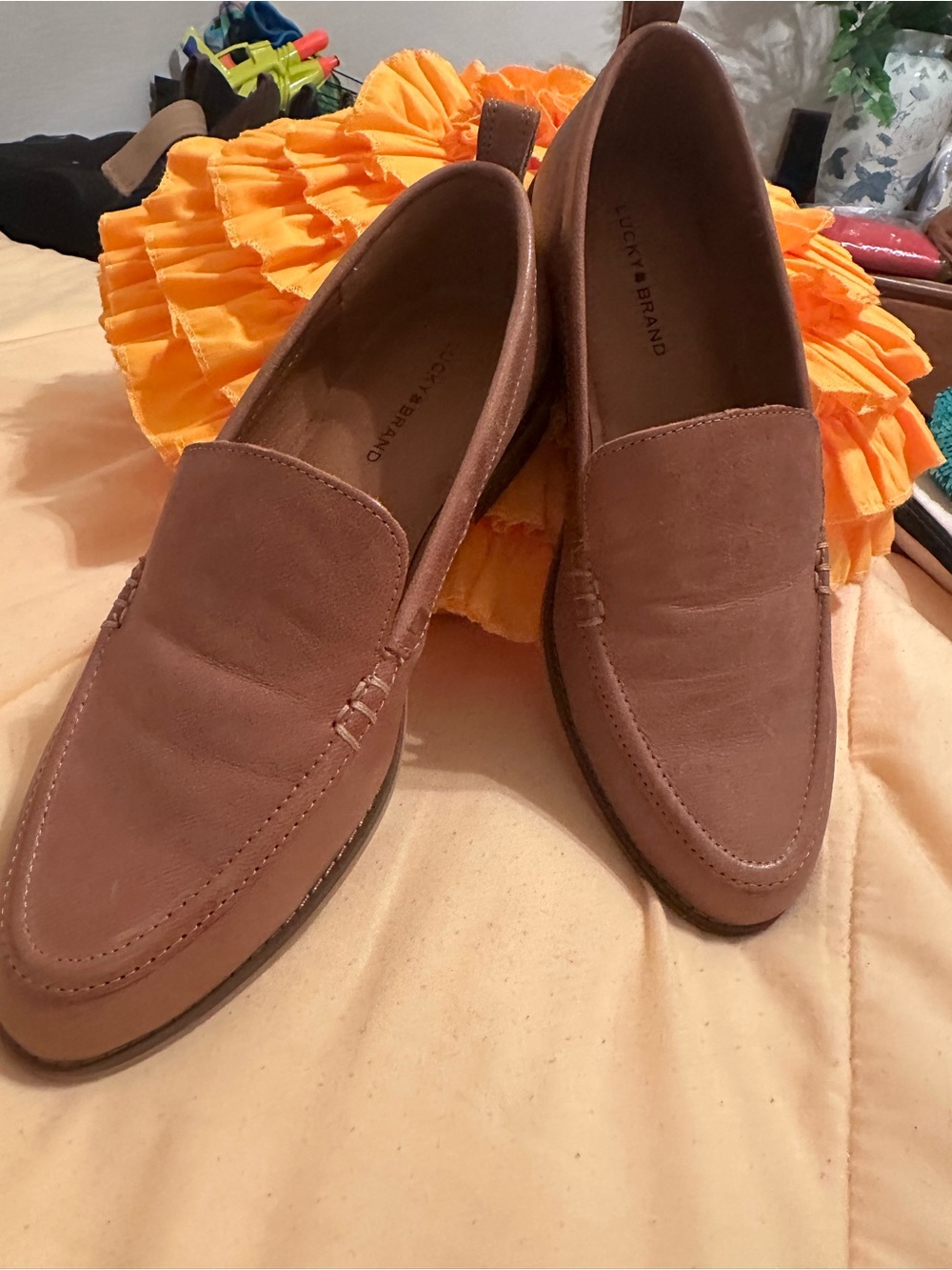 Lucky Brand Women’s camel-Tone Slip-On Loafers